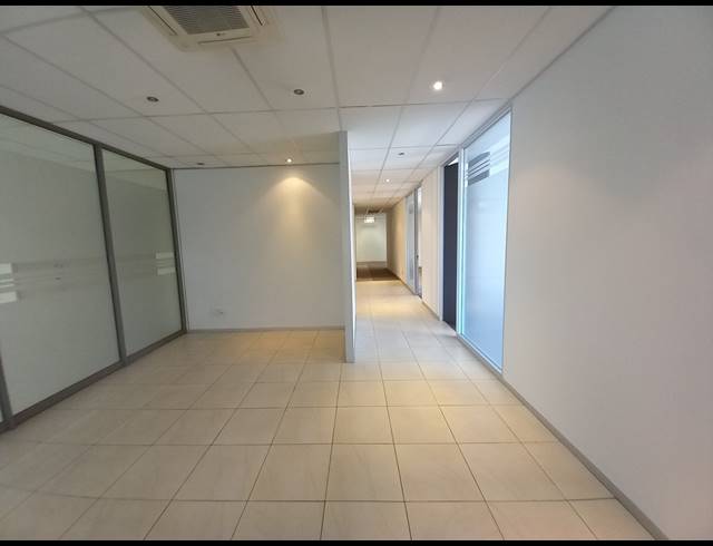 701M² OFFICE TO LET IN BRYANSTON